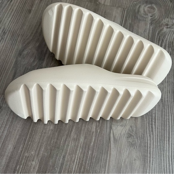 YEEZY SLIDE Bone Off White - Picture 7 of 11
